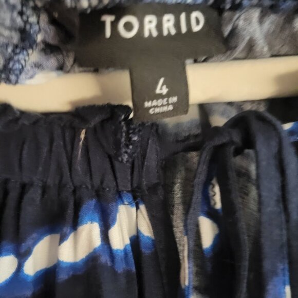 Torrid Navy blue striped with capped sleeve size 4x - Picture 3 of 5